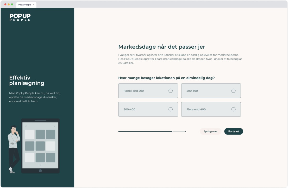 Location onboarding step asking average daily visitor numbers with four radio options (Færre end 200, 200-300, 300-400, Flere end 400) and illustration.